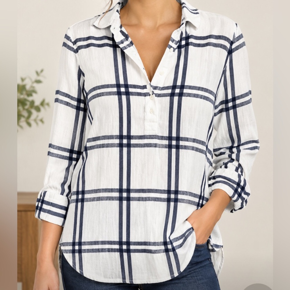Liz Claiborne White Navy Plaid Button-Front Top L